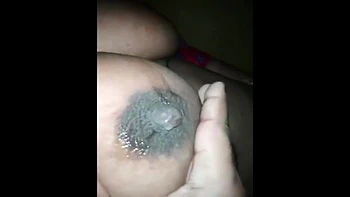 Bhabi indiana louca espreme os peitos lactantes POV