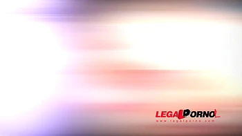 Sharon Lee recibe DP anal duro 3 contra 1