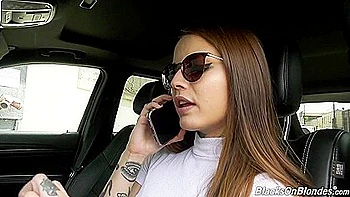 Vanessa Vega blonde en double pénétration anale gangbang