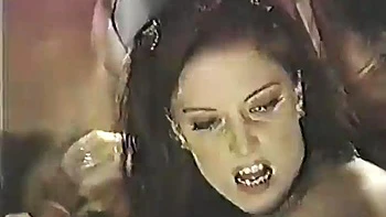 Gangbang Teil 3: fette Titten, Anal, Blasen, Doggy-Dreier