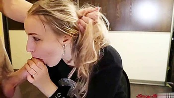 Joven amateur da mamada casera y se folla