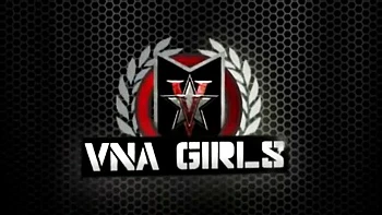 Milf Charlee suce la bite et encaisse gros sperme