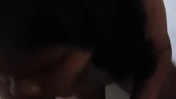 Brune desi fait une pipe hardcore