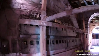 Чешская брюнетка порноактриса трахалась на улице на Кубе