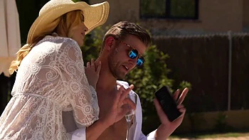 Nancy, 26, tätowierte französische Milf wird hart gefickt