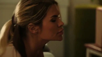 Злата с огромной грудью и жопой в тканевом фетише