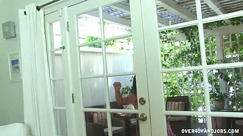 Lucky Starr folla a masajista milf asiática con tetas pequeñas