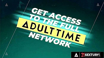 Asiática May Thai quer uma grande gozada no rosto depois do anal