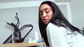 Milf negra do escritório fodida em POV