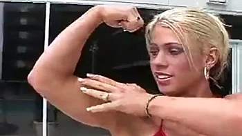 Muscle Milf Fucks Fetish on Bongacams