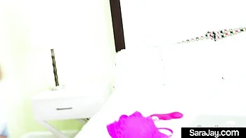 Sara Jay Licks That Huge Bubble-Ass Pussy
