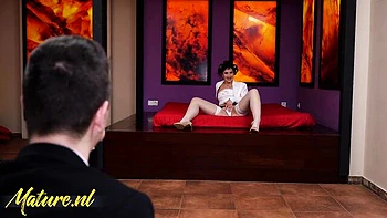 Fairytale Sissi and Nikki’s hairy cougar mom fuck