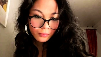 Cute Asian Girl Gets Freaky Solo on Cam