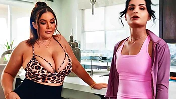 Stop staring at my milf mom's tight pussy!
