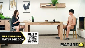 Mature Cougar Becky Jerks Off Stress Away