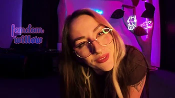 Amateur babe flashing ass and tits on cam