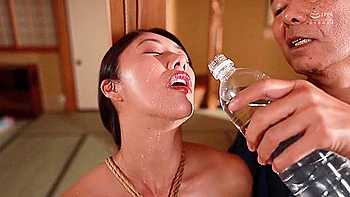Yuki Takeuchi Awakens To Bondage!! A Married Woman Addicted To Hemp Rope